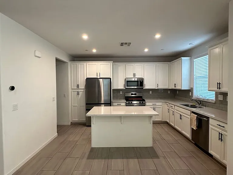 1316 Ironside Pl — Photo 2