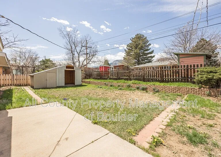 425 S 40th St — Photo 24