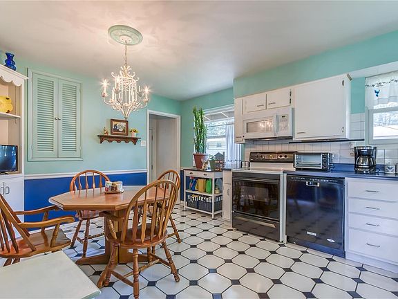 5th image of 3928 Colony Gardens Dr
