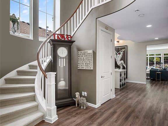 3rd image of 1672 28th Avenue NE