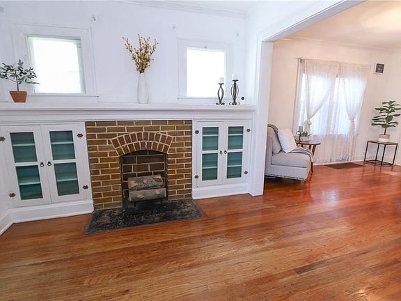 5th image of 4736 Mercier St