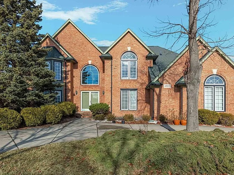 4885 Homestead Dr — Photo 1