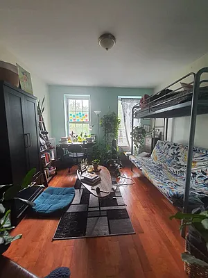 Rented by R New York | media 9