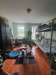 Rented by R New York