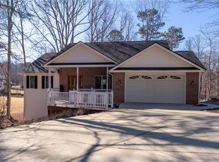 439 Cane Creek Landing Rd, Seneca, SC 29672