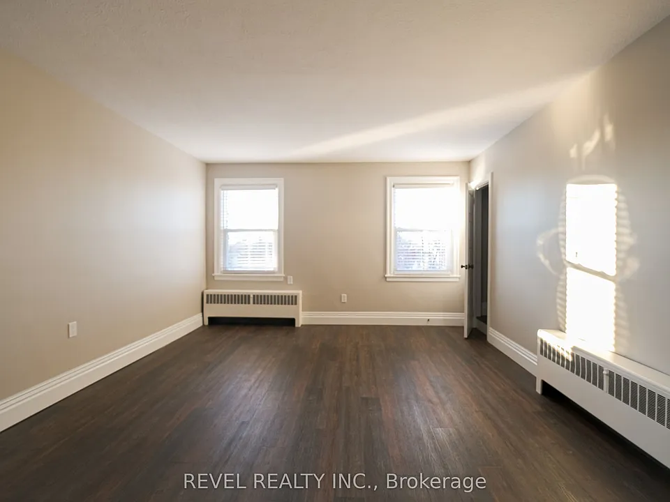 350 N Simcoe St #3