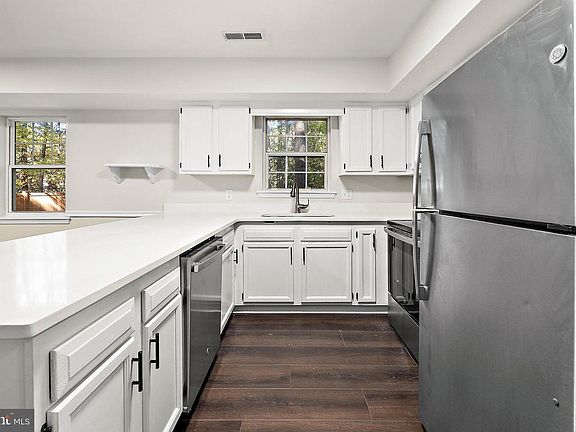 3rd image of 1807 Emerson Ave