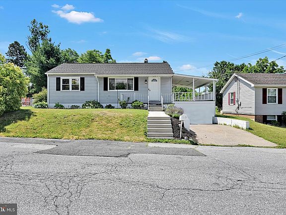 3rd image of 4703 Clarendon St