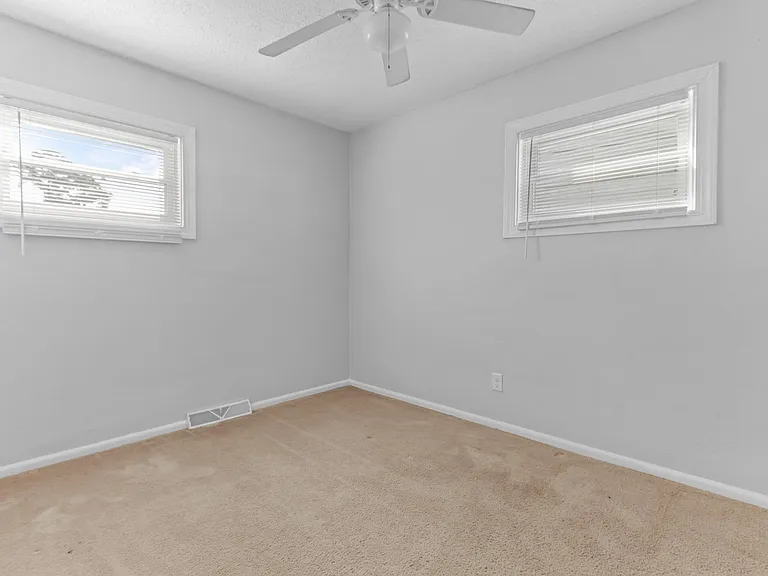 2124 Jeffrey Dr — Photo 7