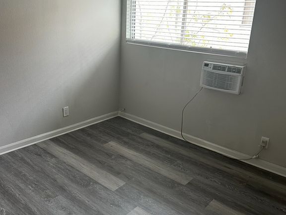 4th image of 9947-1 De Soto Ave #18
