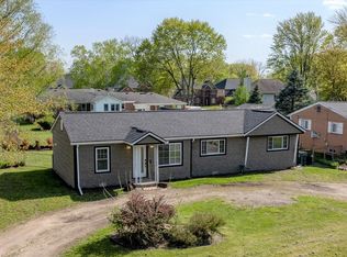 726 Colebrook Dr, Troy, MI 48083