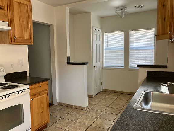 washer/dryer are behind the little walls in the kitchen