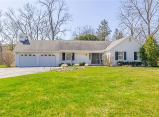 2 Greylock Rdg, Pittsford, NY 14534