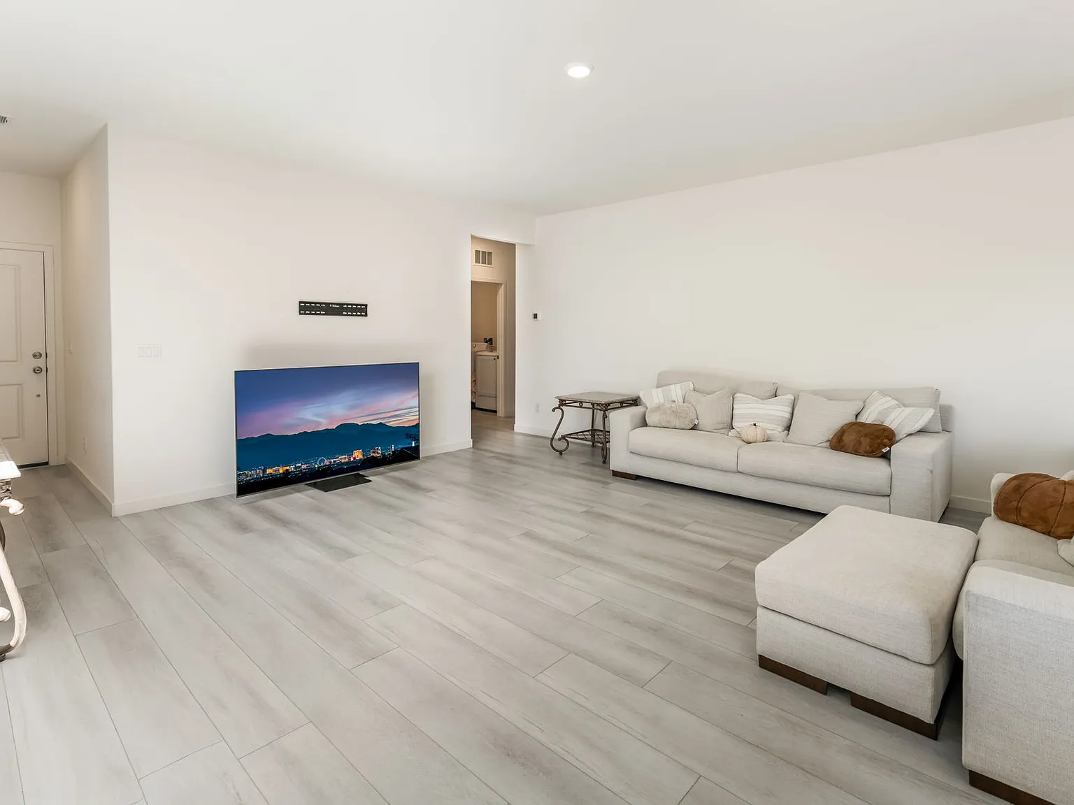 3 bed, 1469 sqft, $2,400 — Photo 4