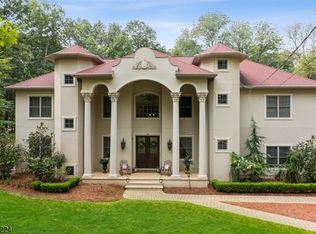 69 Oakridge Ln, Watchung, NJ 07069