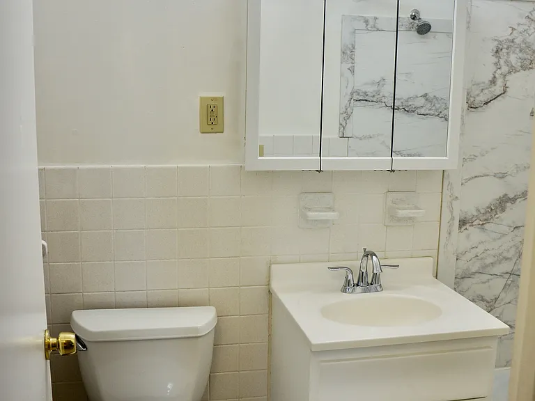 705 E 3rd St #5 — Photo 10