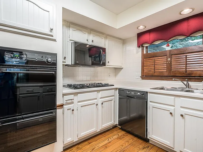 14349 Cypress Hill Dr — Photo 6