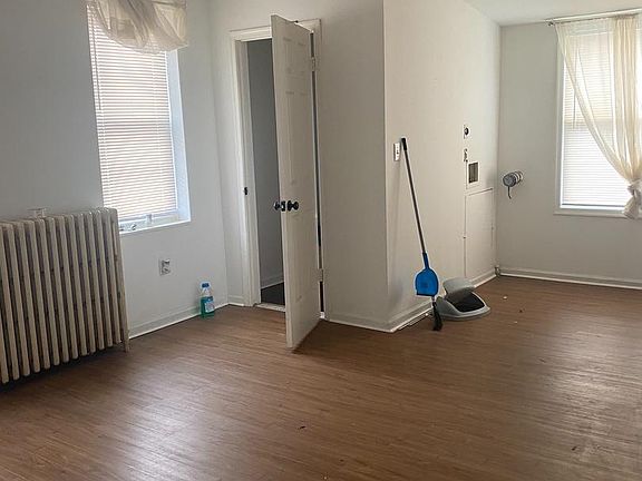 2nd image of 2421 E Somerset St