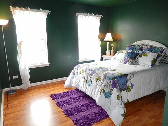 3rd image of 413 Cambridge Dr