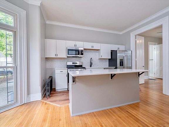 2nd image of 261 Meigs St APT 2