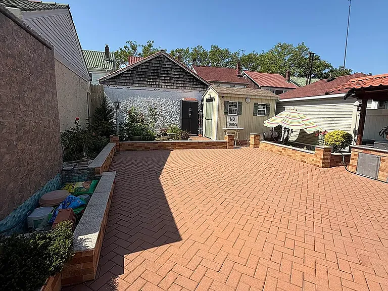 80-34 Margaret Pl — Photo 10