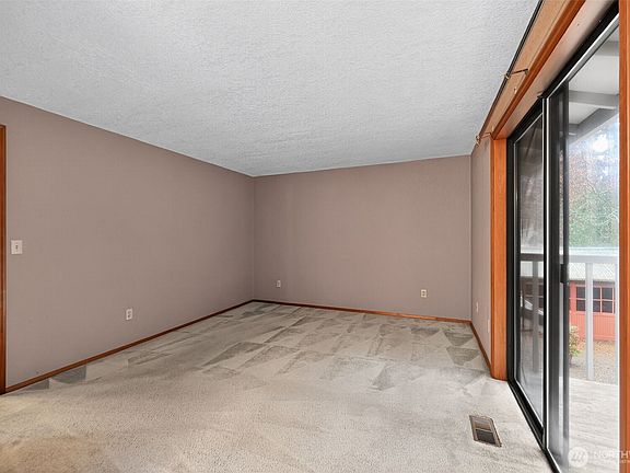4th image of 16204 97th Avenue Ct E