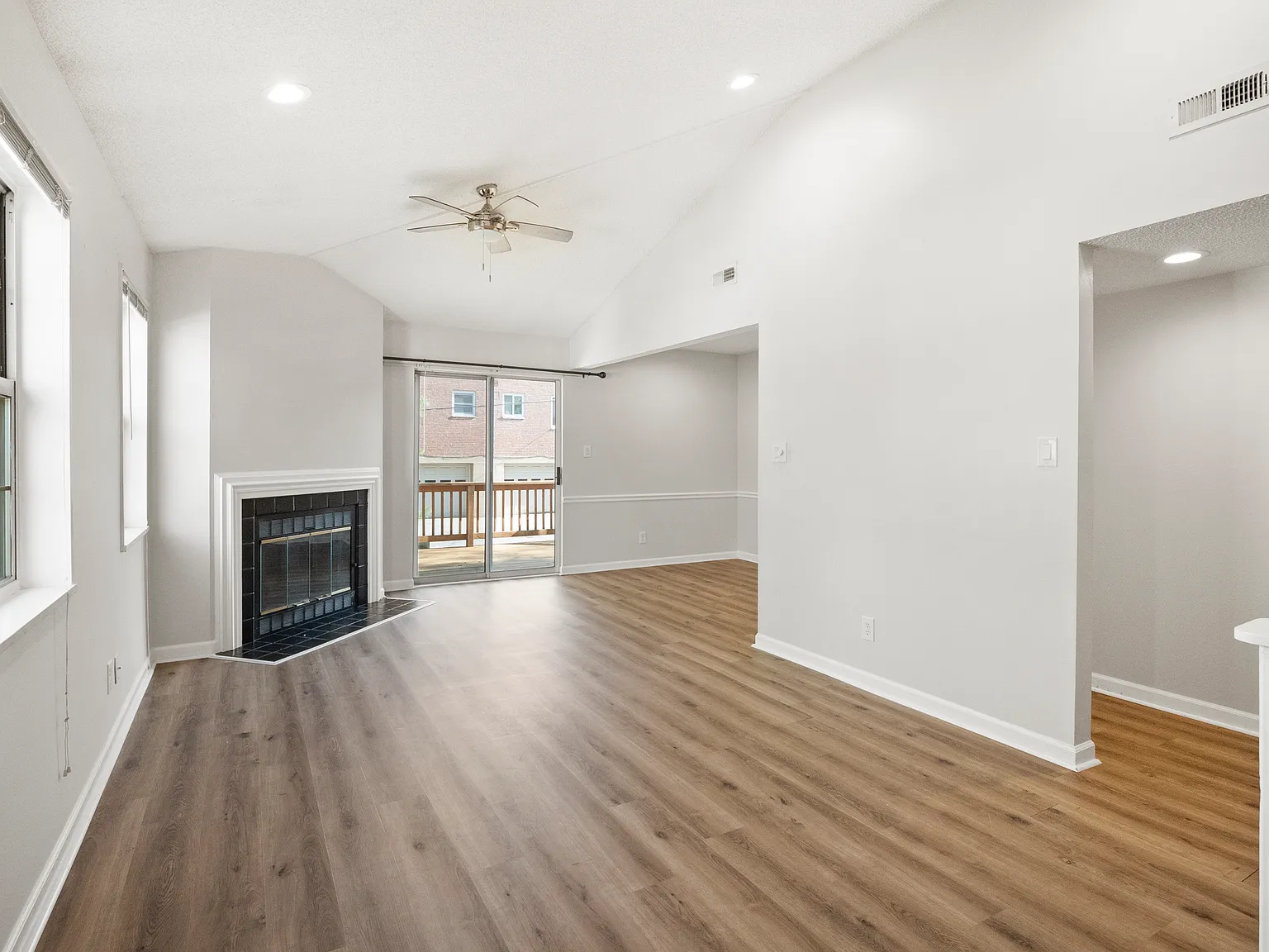9021 N Swan Cir — Photo 2
