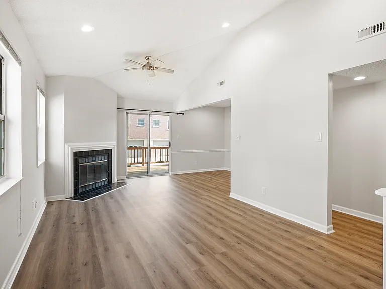 9021 N Swan Cir — Photo 2