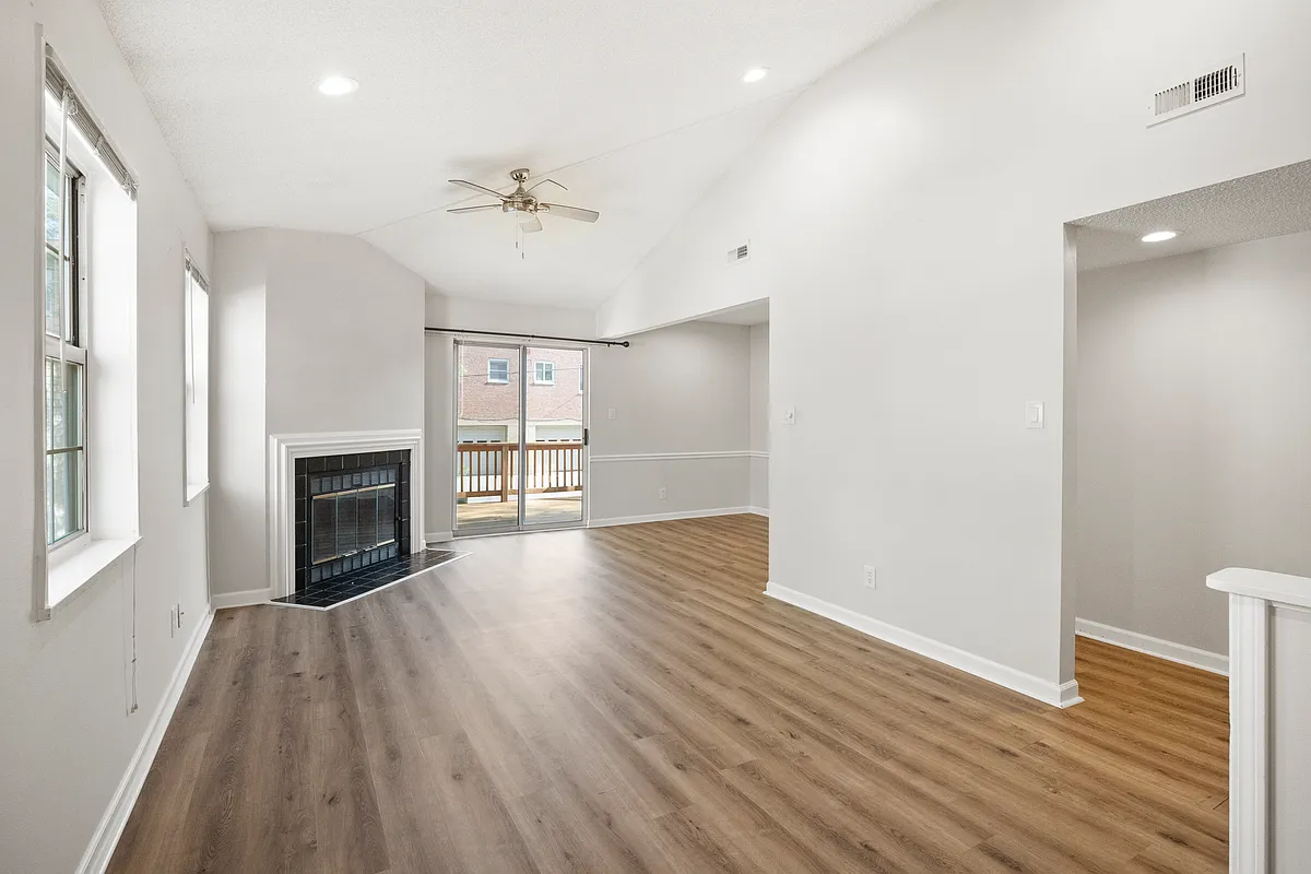 Building Photo - 9021 N Swan Cir