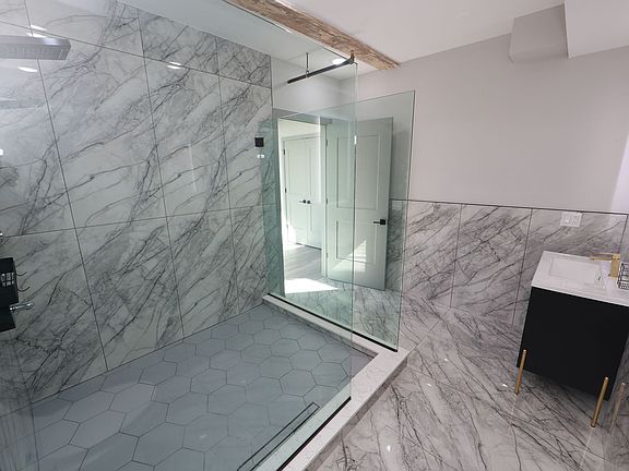 2nd image of 1810 E Venango St #206