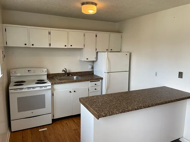 1409 SE Mall St #5 — Photo 6