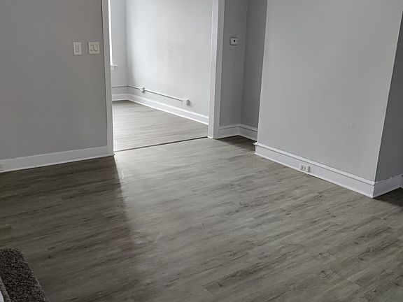 5th image of 532 E Mayland St