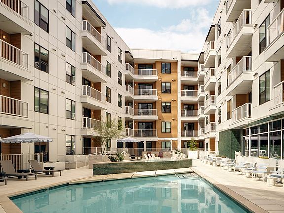 2nd image of 2323 S Lamar Blvd #202
