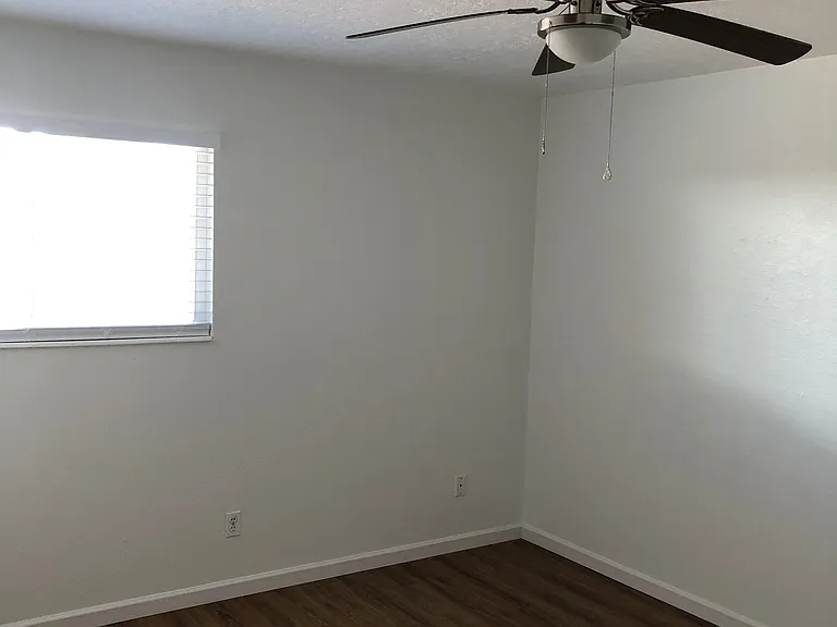 Updated & Move-in Ready 2 Bedroom End Unit in Rio Rancho — Photo 11