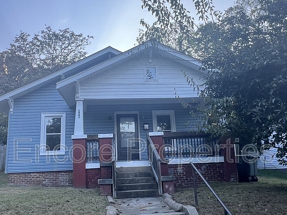 3rd image of 906 Dillard St