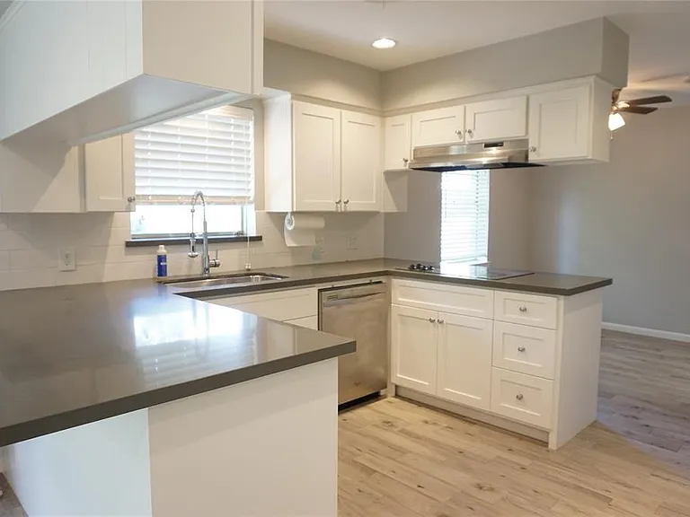 5727 Braesvalley Dr — Photo 3
