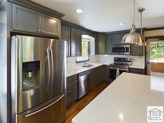 5th image of 352 Graceland Dr