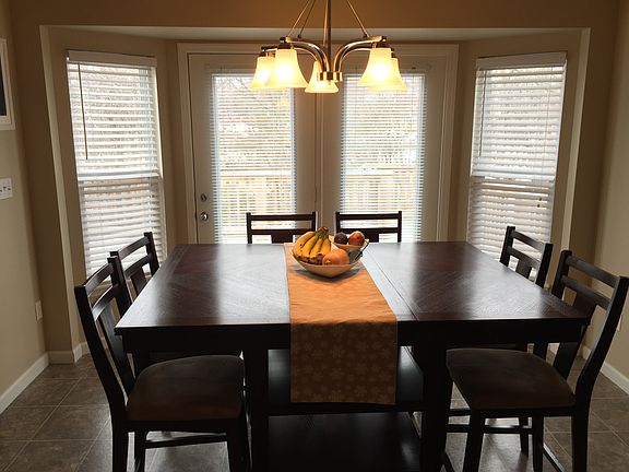Breakfast Room w Bay Windows