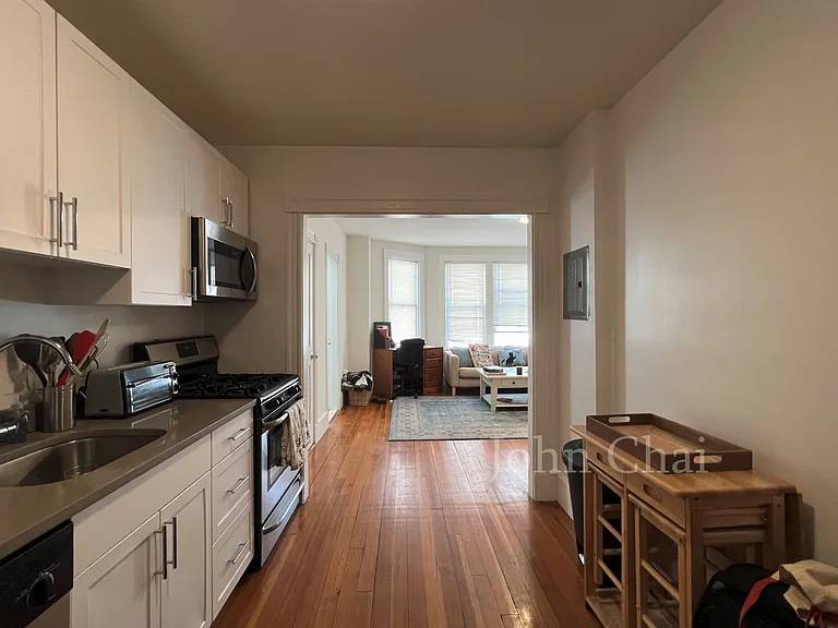 83 Harvard St #4 — Photo 3