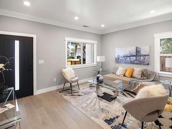 3rd image of 2538 Crystal Dr