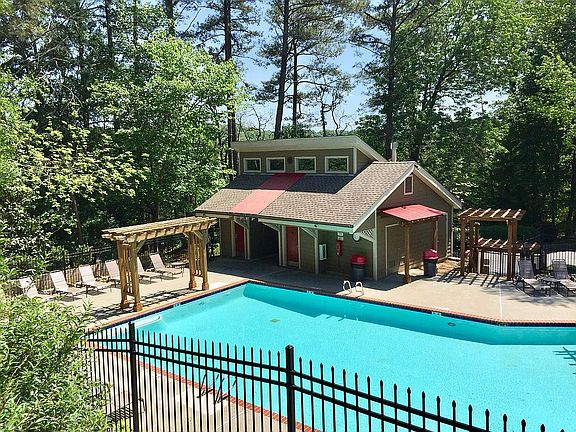 2nd image of 1004 Riverview Dr SE