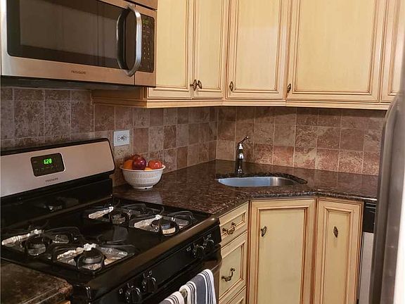 4th image of 142-05 Roosevelt Ave #216
