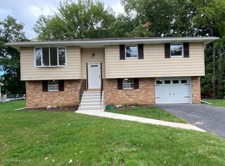 3 Sunrise Dr, Mountain Top, PA 18707