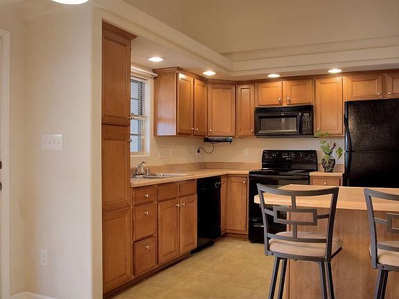 5th image of 300 Cedar Mill Cir