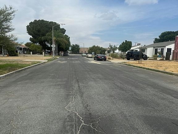 4th image of 8119 N Irvine Ave