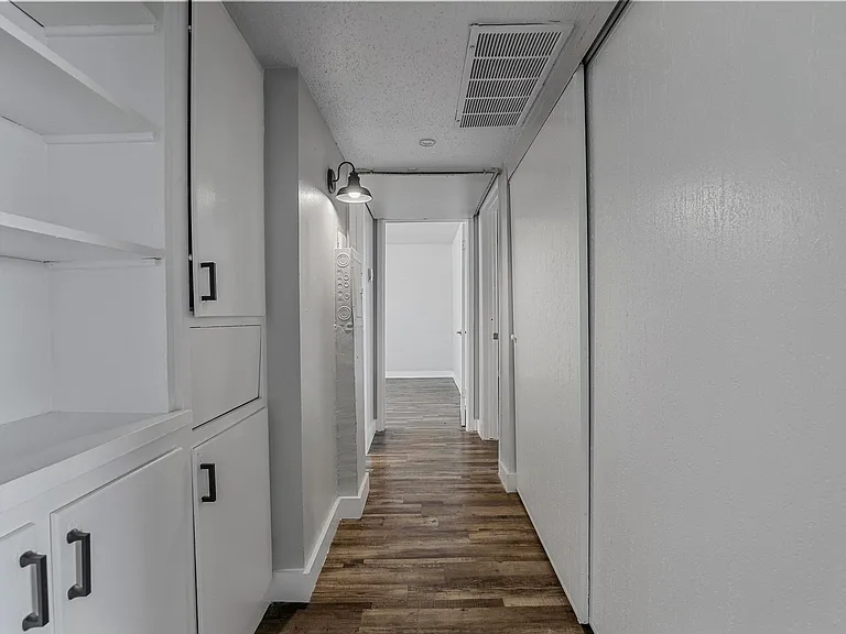 The Flats on Handley — Photo 10