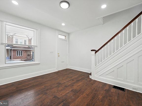 5th image of 121 W Hansberry St