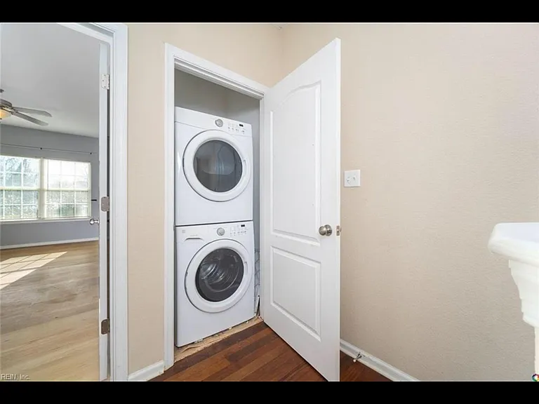1107 Carver Ave — Photo 16