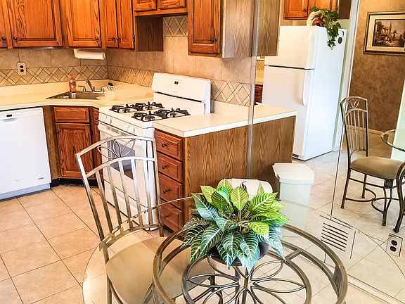 4th image of 59 Stonegate Dr #241