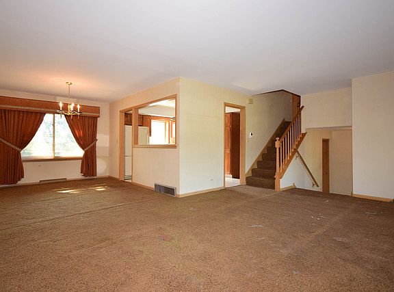 5th image of 499 S Oak Glen Dr